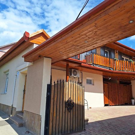 Varfal Apartman II Егер Екстериор снимка