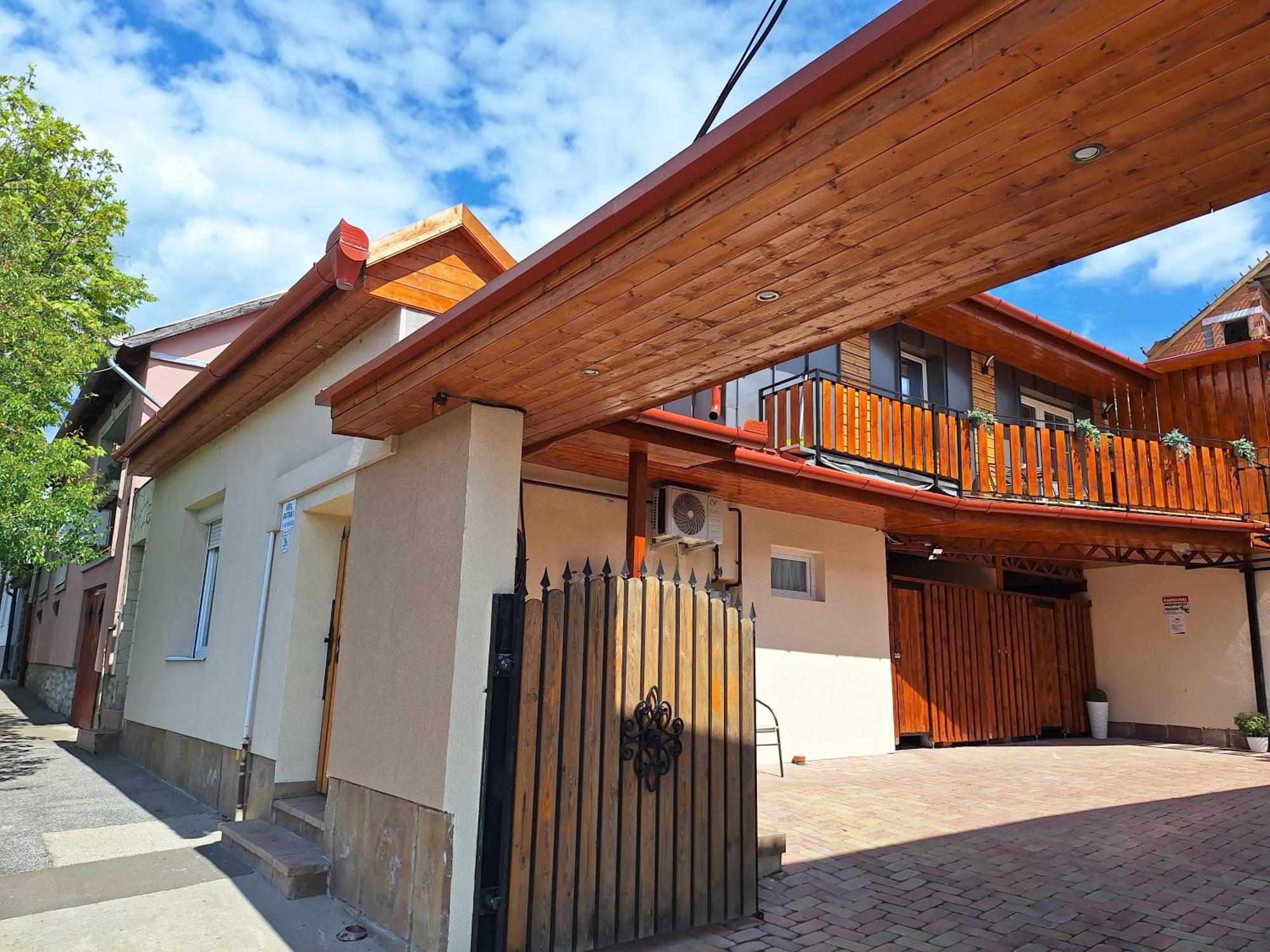 Varfal Apartman II Егер Екстериор снимка